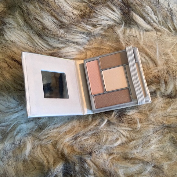 Pair of NWT Claire's Dramatic Eyeshadow Palettes - Picture 12 of 12